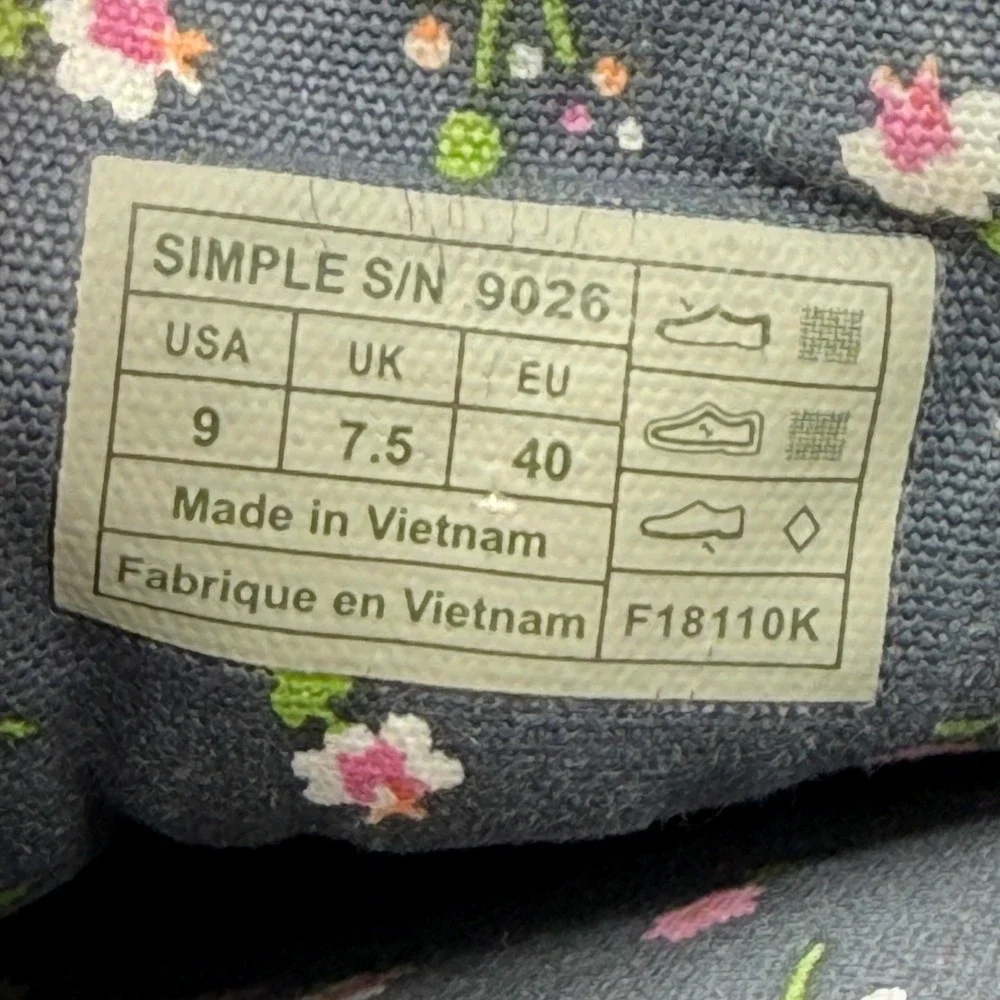 Vintage Simple Shoes WM 9 Black Canvas Low Top Skater Sneaker Y2K Grunge Granola - Picture 2 of 9